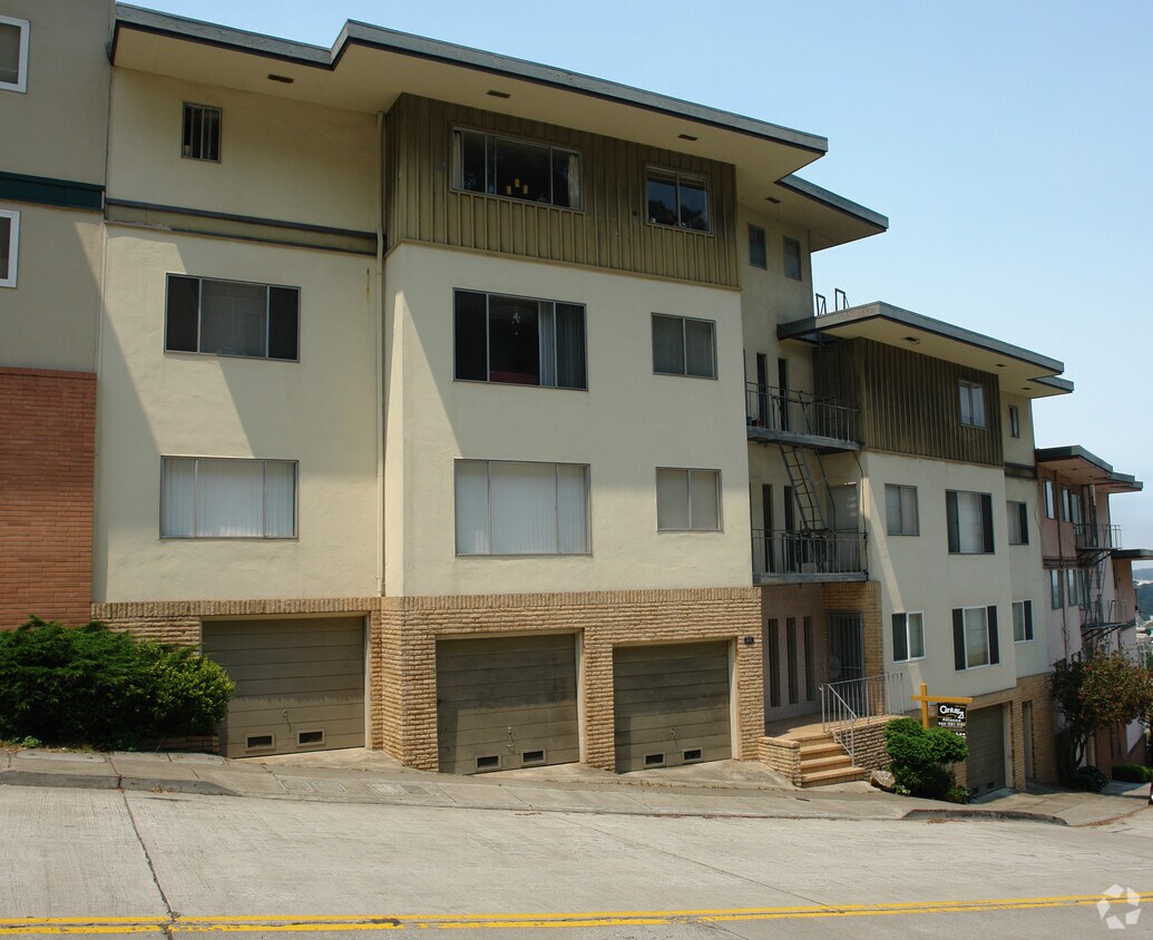 Primary Photo - 475 Warren Dr