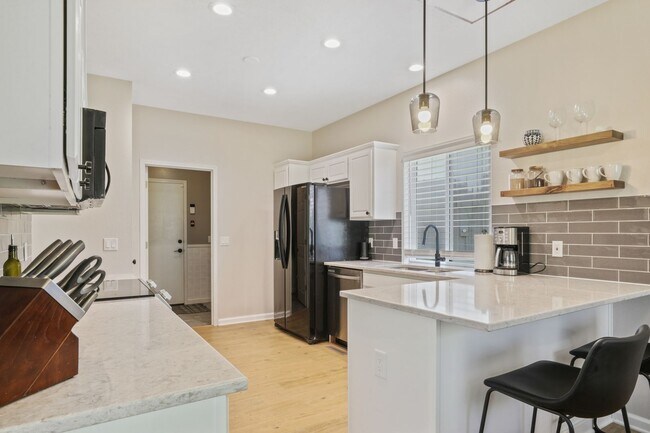 Building Photo - Spacious 4 Bedroom in Millard