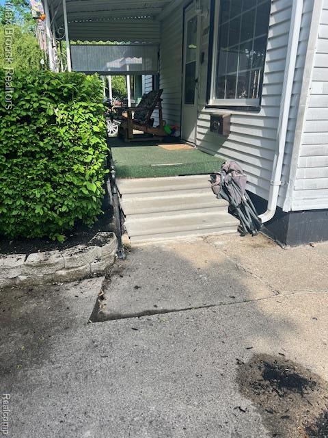 Building Photo - 727 E Madge Ave