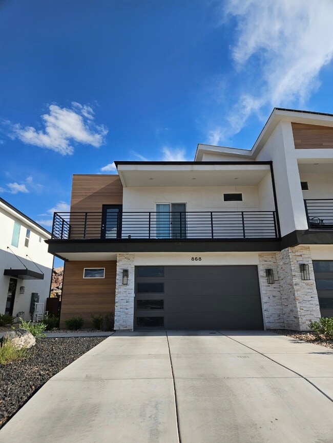 Building Photo - 868 E Desert Cactus Dr