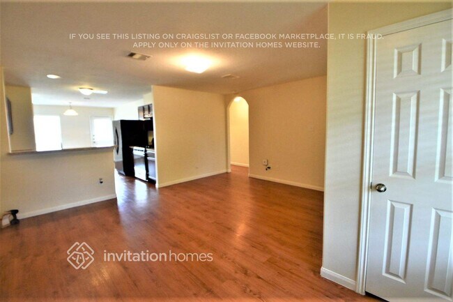 Foto del edificio - 18715 Dennington Dr