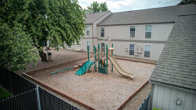 Building Photo - Brook Hollow Apartments