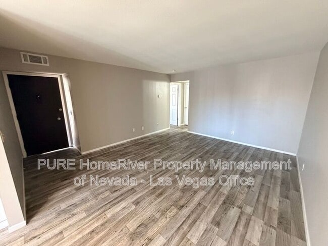 Foto del edificio - 1405 E Vegas Valley Dr