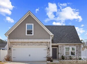 Building Photo - 2502 Waverly Dr