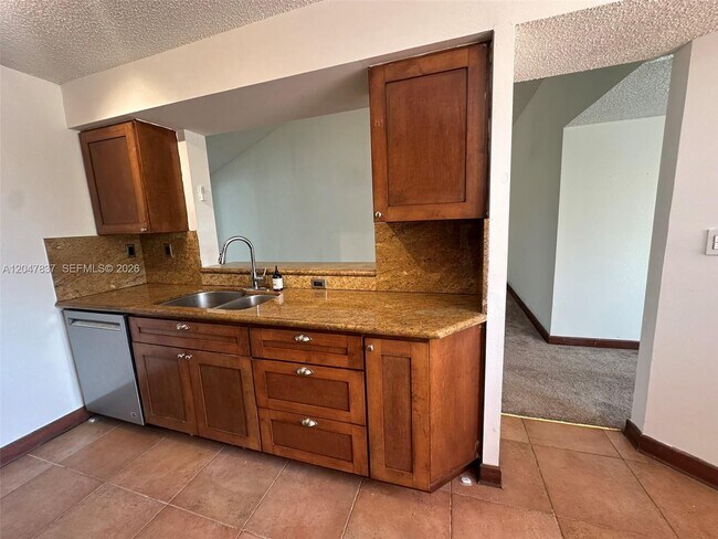 Foto del edificio - 4990 NW 97th Pl