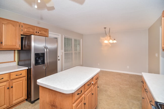 Foto del edificio - 339 White Springs Rd