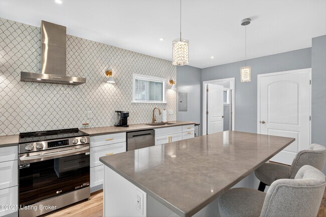 Foto del edificio - 1537 W Market St