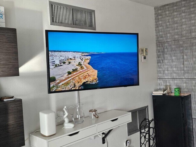 Foto del edificio - 505 N Riverside Dr