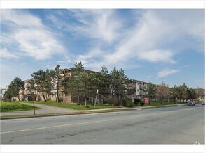 Building Photo - 15 Highfield Park Dr