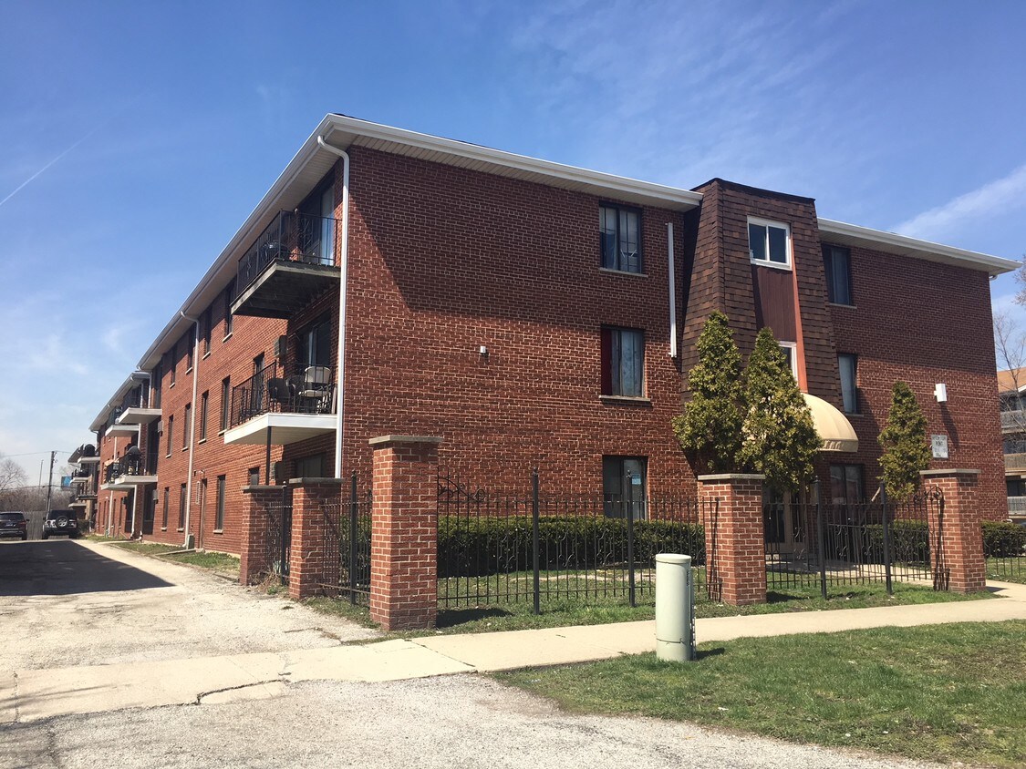 Primary Photo - 9700 Nottingham Ave