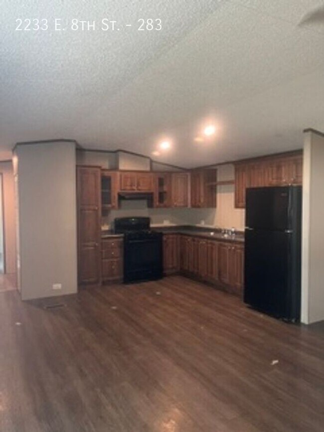 Foto del edificio - 2233 E 8th St