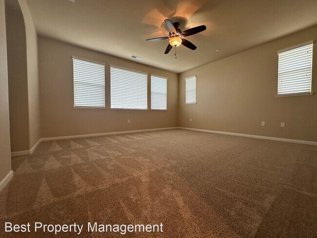 Building Photo - 4 br, 3 bath House - 8419 Pinehollow Cir