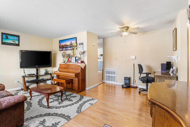 Building Photo - 379 Stone Pl