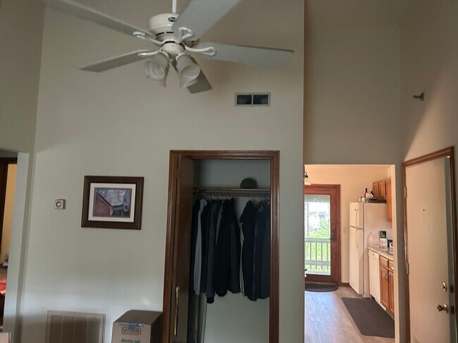 Foto del edificio - 3011 Lone Pine Rd