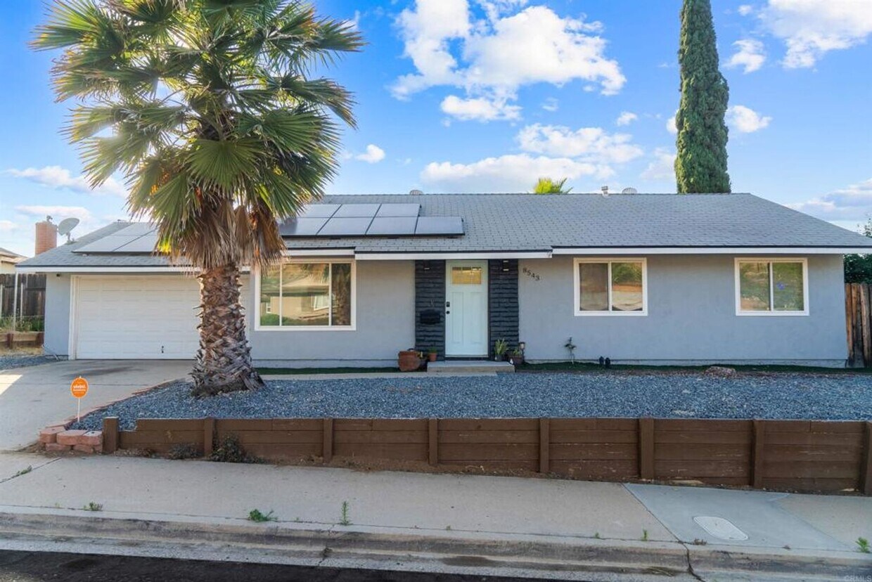 Foto principal - Charming 3-Bedroom Home with Pool and Scen...