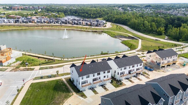 Foto del edificio - 16504 Honey Locust Dr