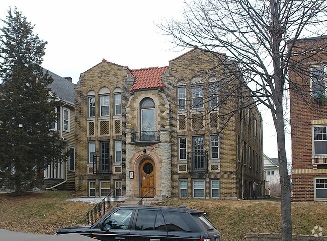Foto del edificio - 3016 James Ave S