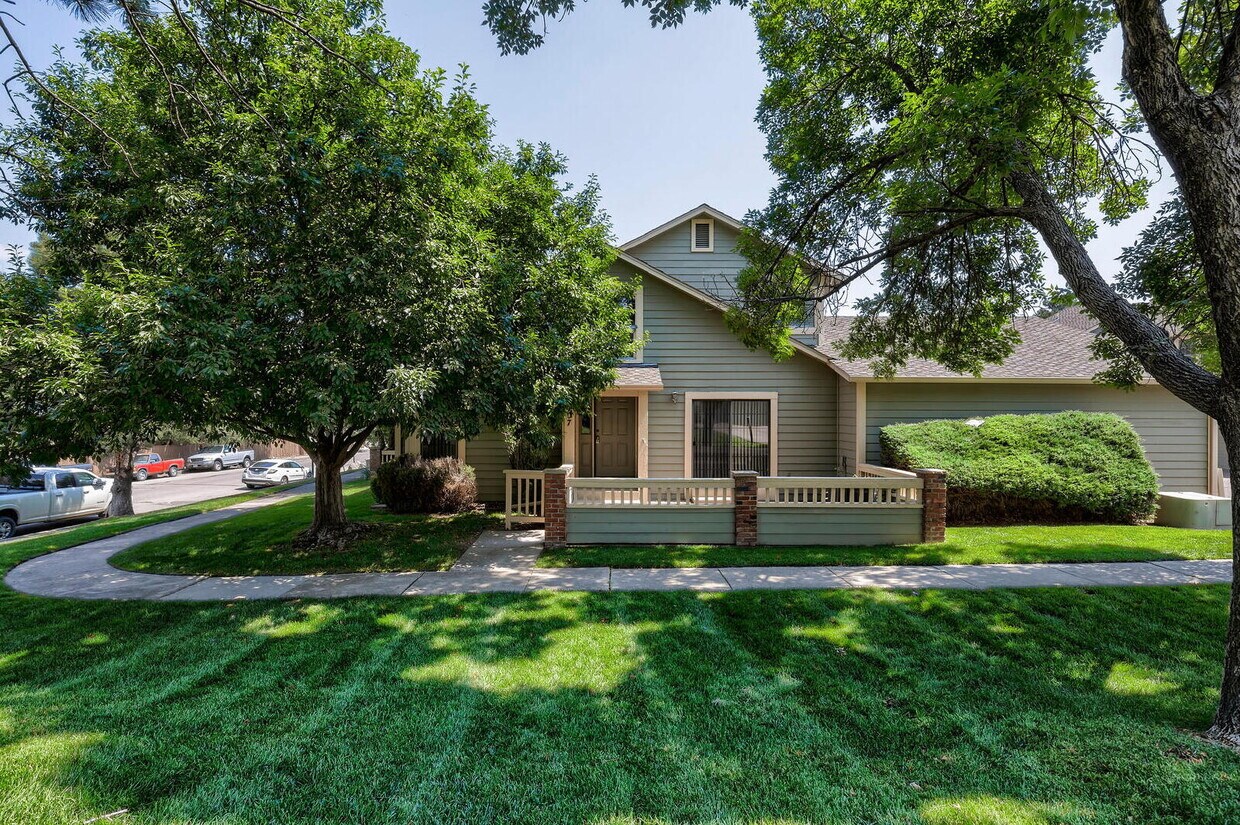 Foto principal - Comfortable 2BR + Loft Home — Close to For...
