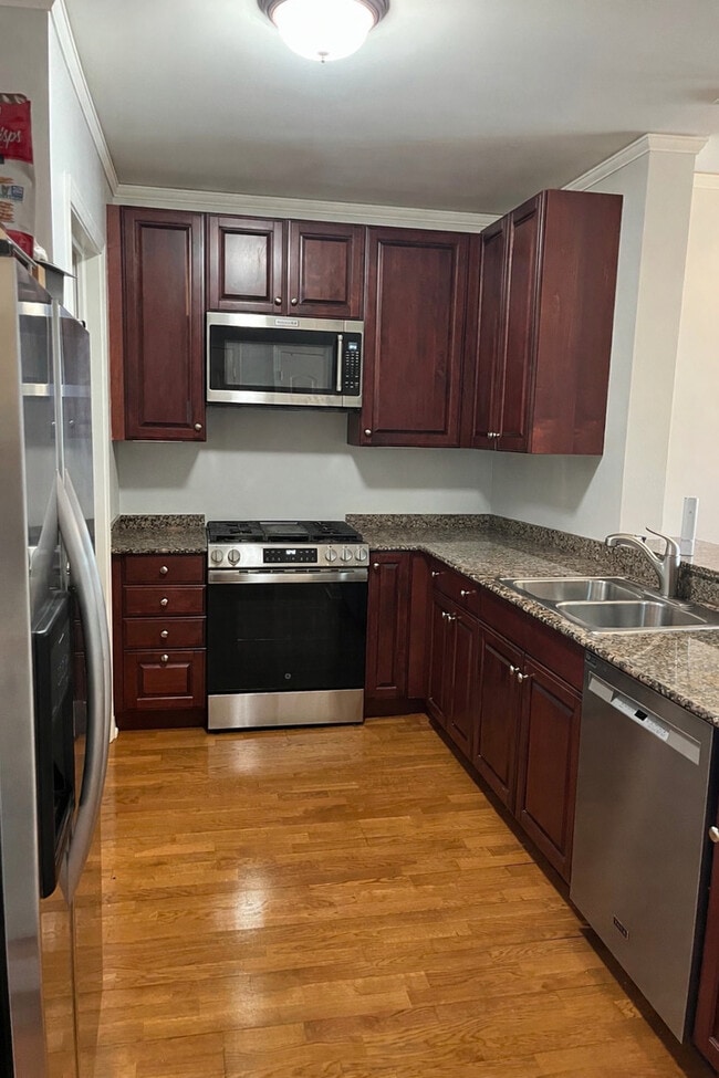 Building Photo - 420 E Waterside Dr