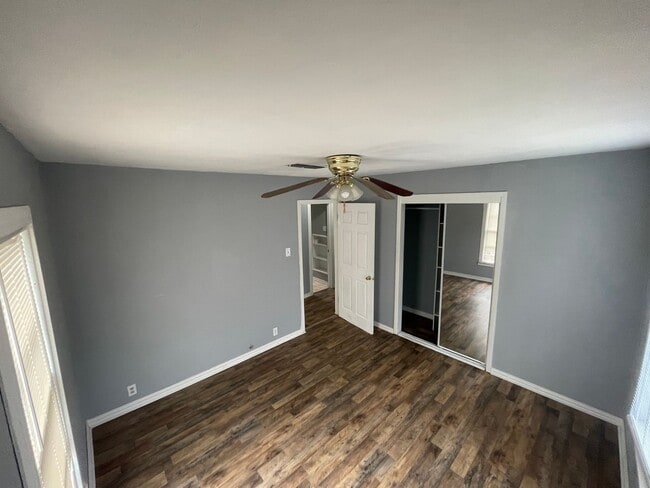 Building Photo - In the heart of Cleburne