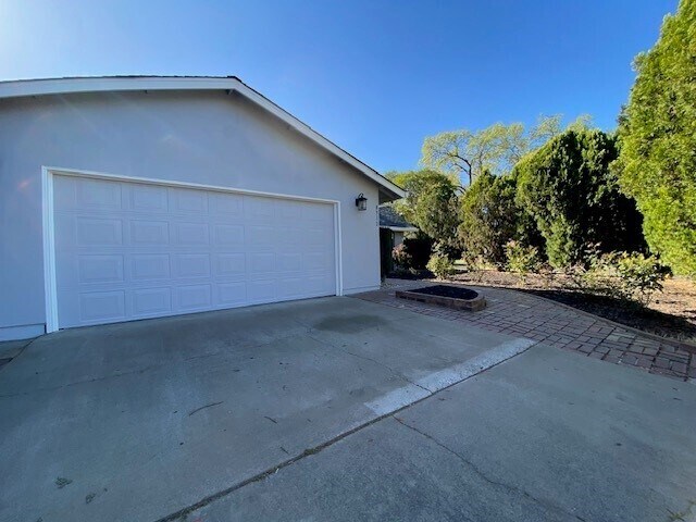 Building Photo - Beautiful 5 Bedroom - 3 Bathroom in Sacram...