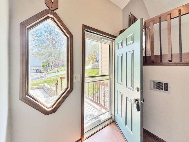 Foto del edificio - Charming 3-Bedroom Home in the Heart of Kennesaw!