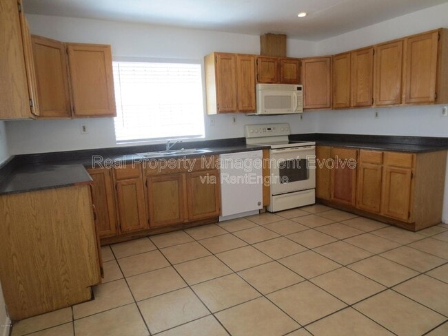 Building Photo - 2950 E Mobile Ln