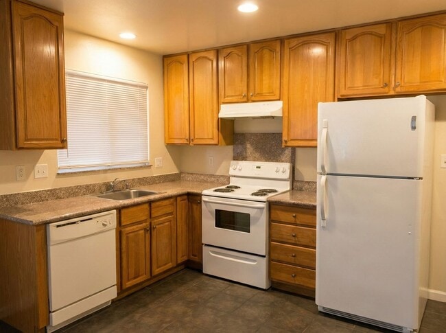 Foto del edificio - Sheffield Village Living: Spacious 2BD w/ Parking in San Leandro School District