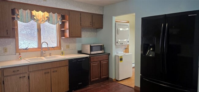 Building Photo - 33 Hillside Dr