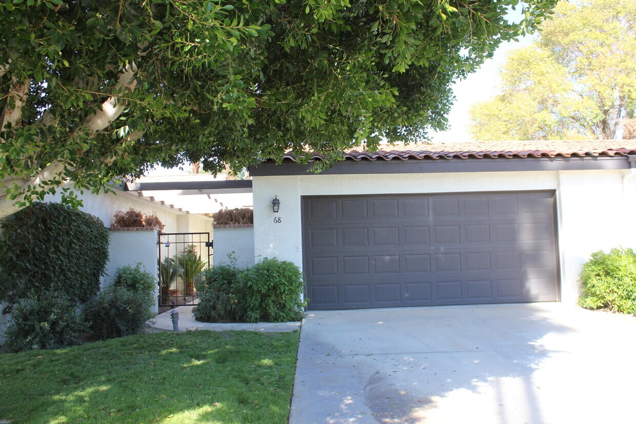 Primary Photo - 68 El Toro Dr