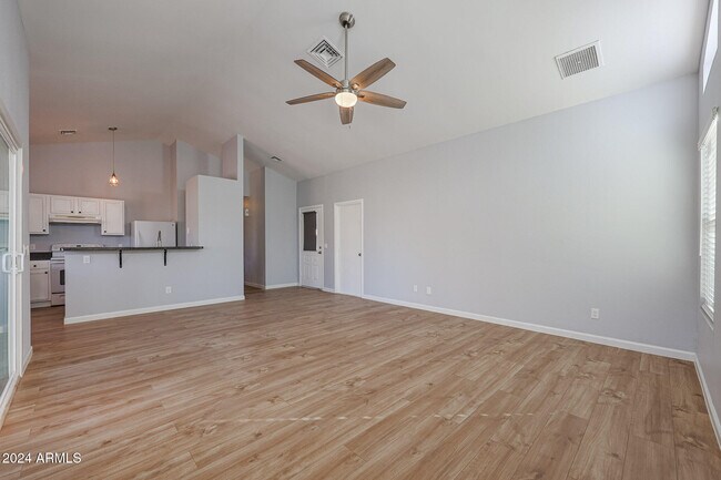 Building Photo - 6414 W Grandview Rd