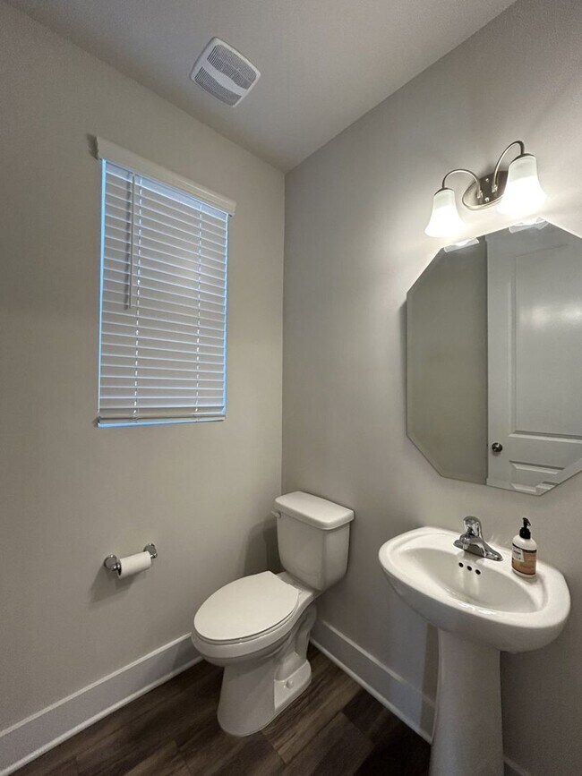 Building Photo - 2815 Ensemble Ct