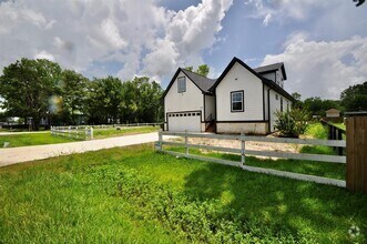 Building Photo - 111 Big Deer Dr