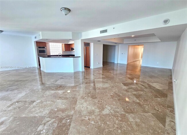 Foto del edificio - 3 br, 3.5 bath Condo - 3301 NE 183rd St Un...