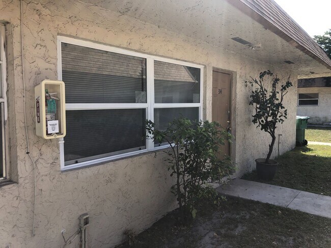 Building Photo - Large 2-1 apartment with New Impact window...