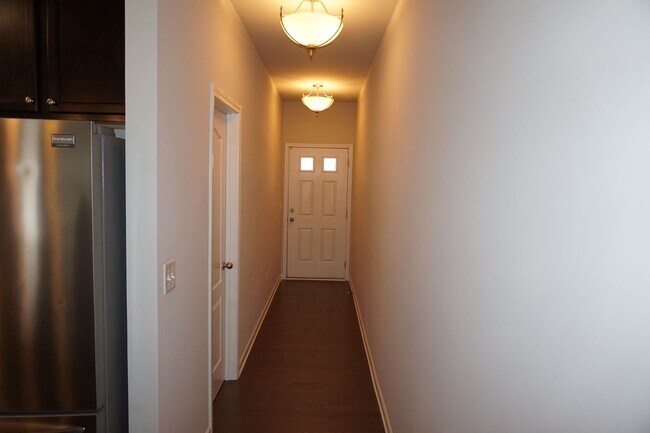 Building Photo - Rare 3 bed 2.5 bath Townhome located in Wo...