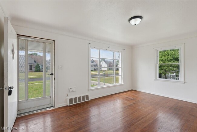 Foto del edificio - 13849 Shady Oak Blvd