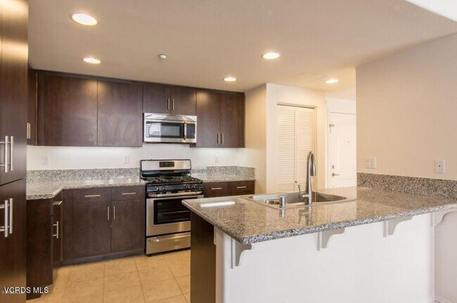 Building Photo - 321 Riverpark Blvd