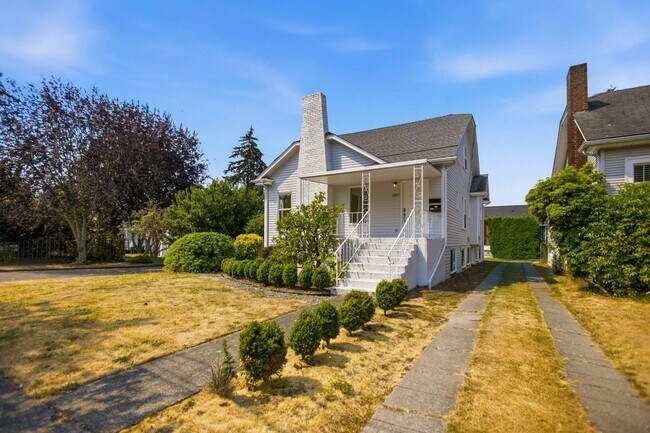Foto del edificio - Steps from Green Lake ,6 bed 3 bath home with 2 kitchens and 2 laundry rooms.