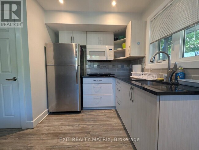 Photo du bâtiment - 222 Ave Blackburn