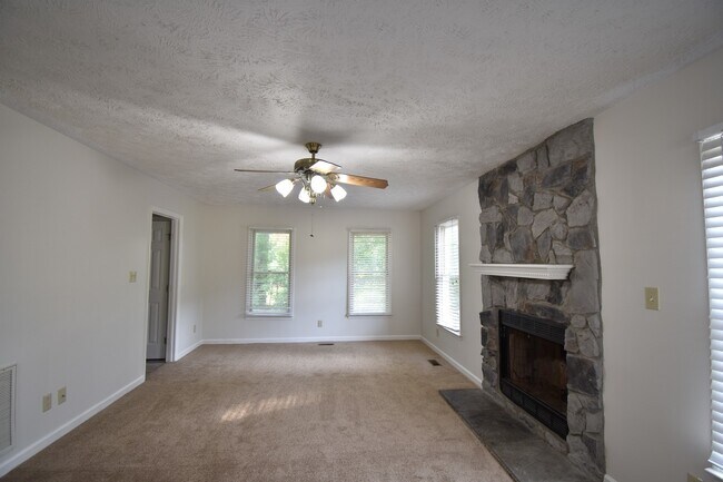 Building Photo - 202 Cobblestone Ct