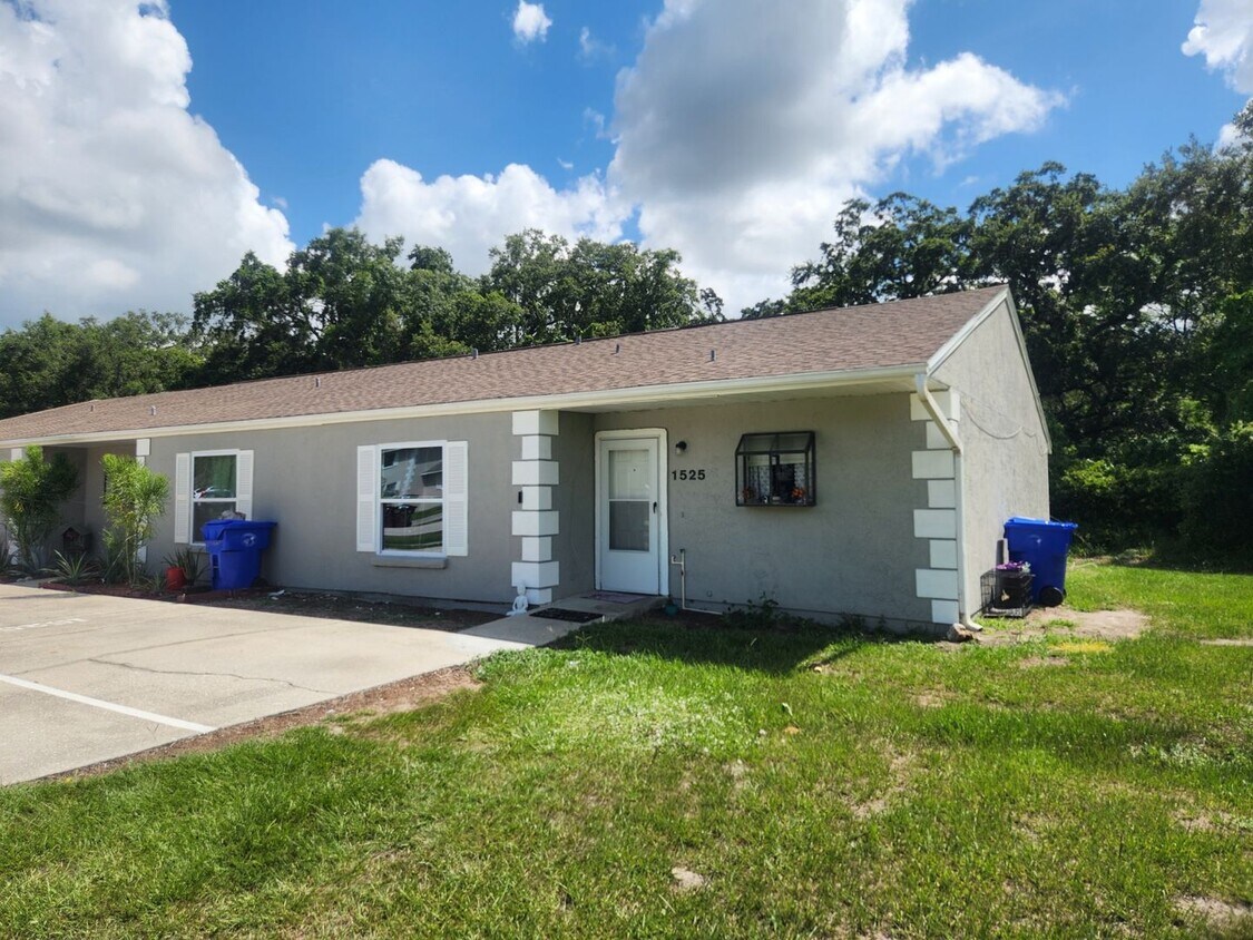 Primary Photo - 2 Bedroom/2 Bath with rear lanai/porch are...