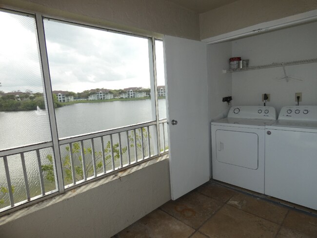 Foto del edificio - 2811 N Oakland Forest Dr