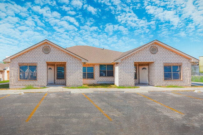 Foto del edificio - 104 San Antonio Rd