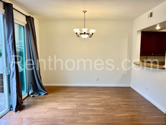 Foto del edificio - 10960 Creekbridge Pl