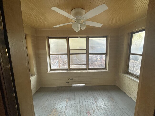 Foto del edificio - 3112 Forest Lawn Ave