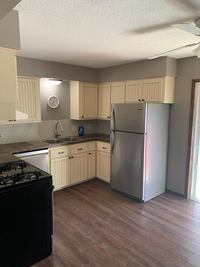 Foto del edificio - 5693 Roseworth Ct SE