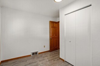 Building Photo - 732 State St