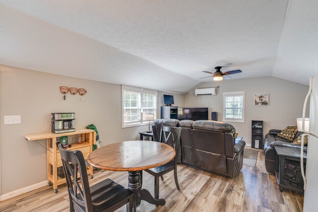 Foto del edificio - 1470 Gulley River Rd