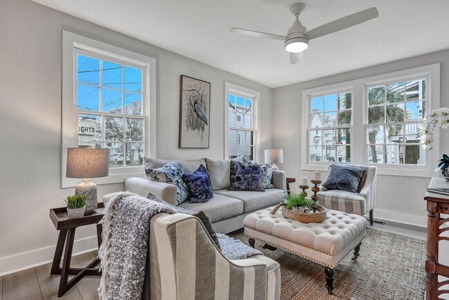 Foto del edificio - Fully renovated home in Charleston!